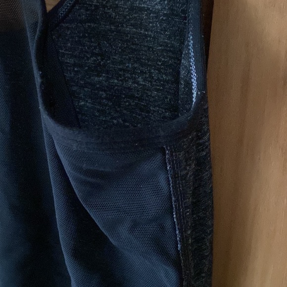 Lululemon mesh back tank size 4 - Picture 7 of 8